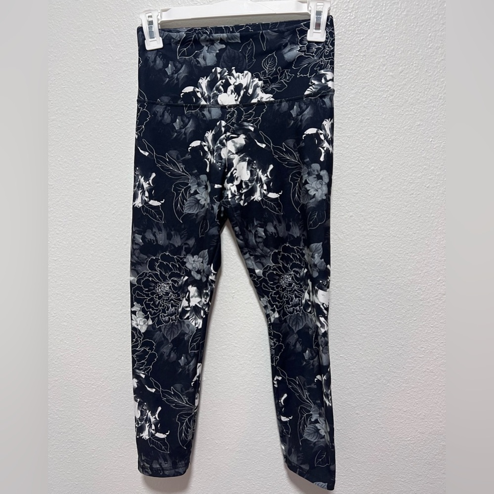 Balance Collection Black and White Floral Capri Leggings Size Small